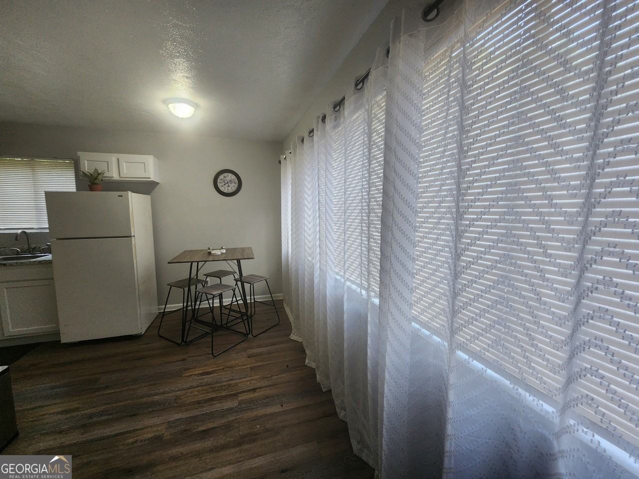 917 Oakview Ave Apt B #B - Photo 4 of 13