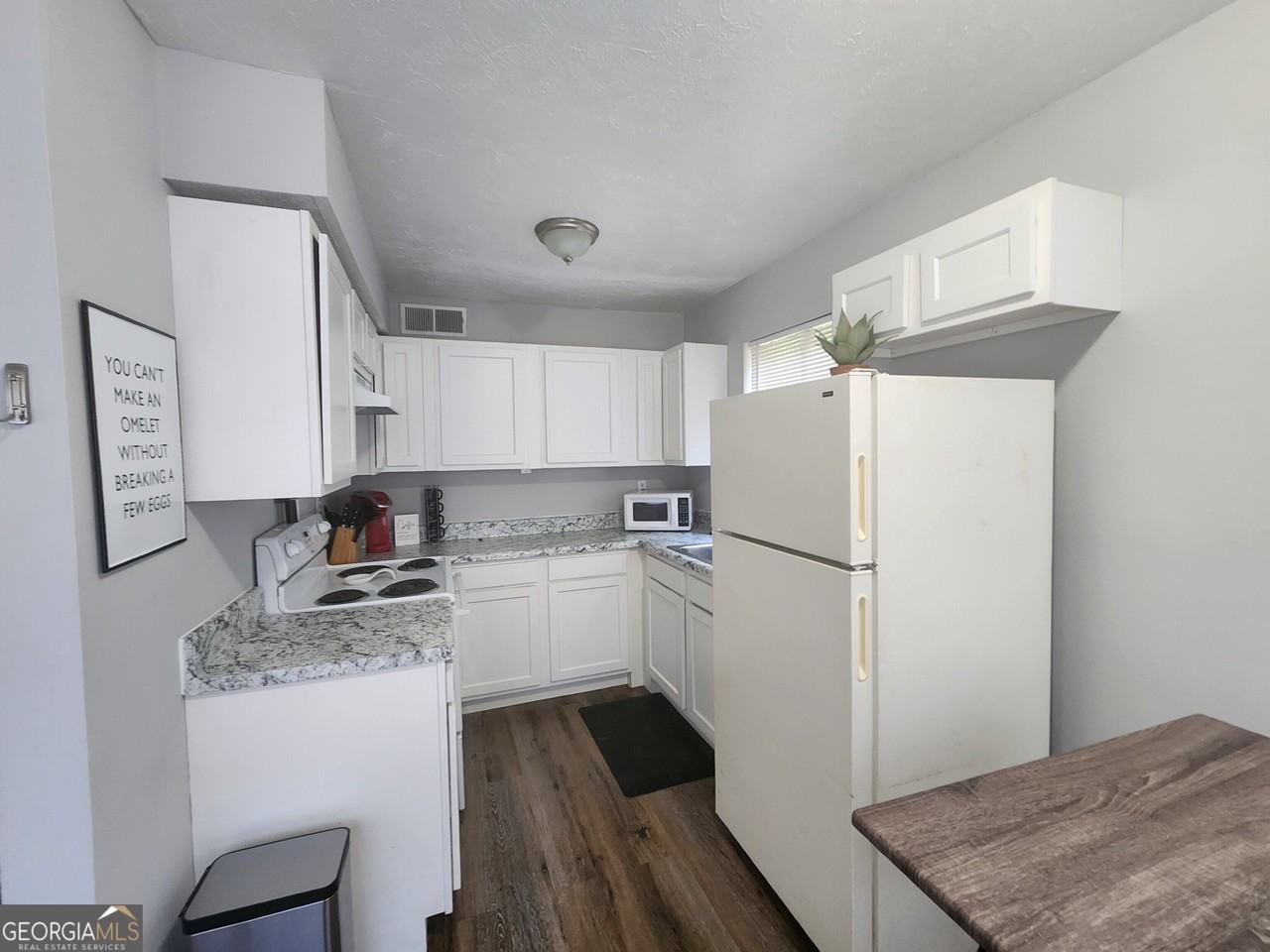 917 Oakview Ave Apt B #B - Photo 5 of 13