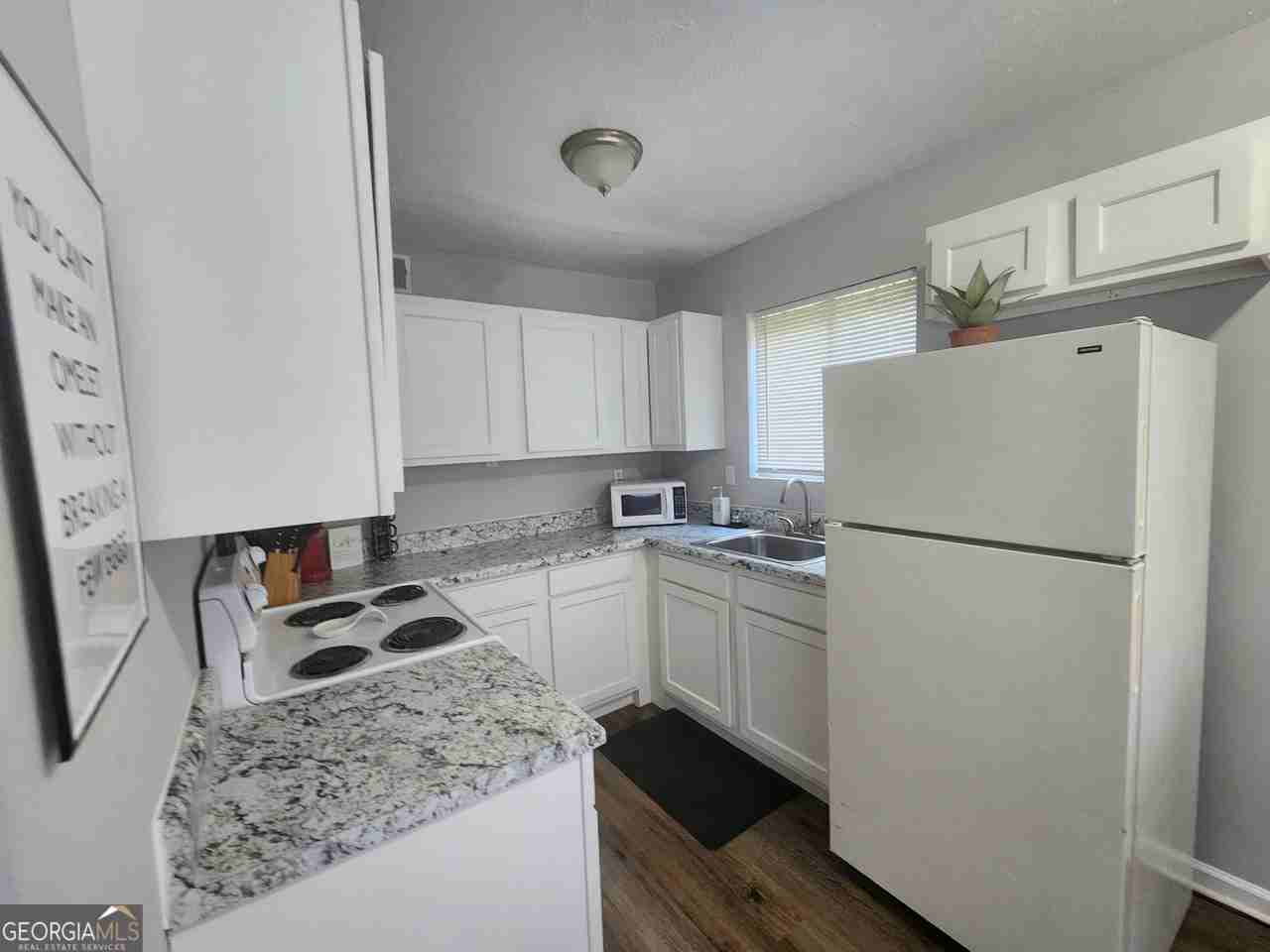 917 Oakview Ave Apt B #B - Photo 6 of 13