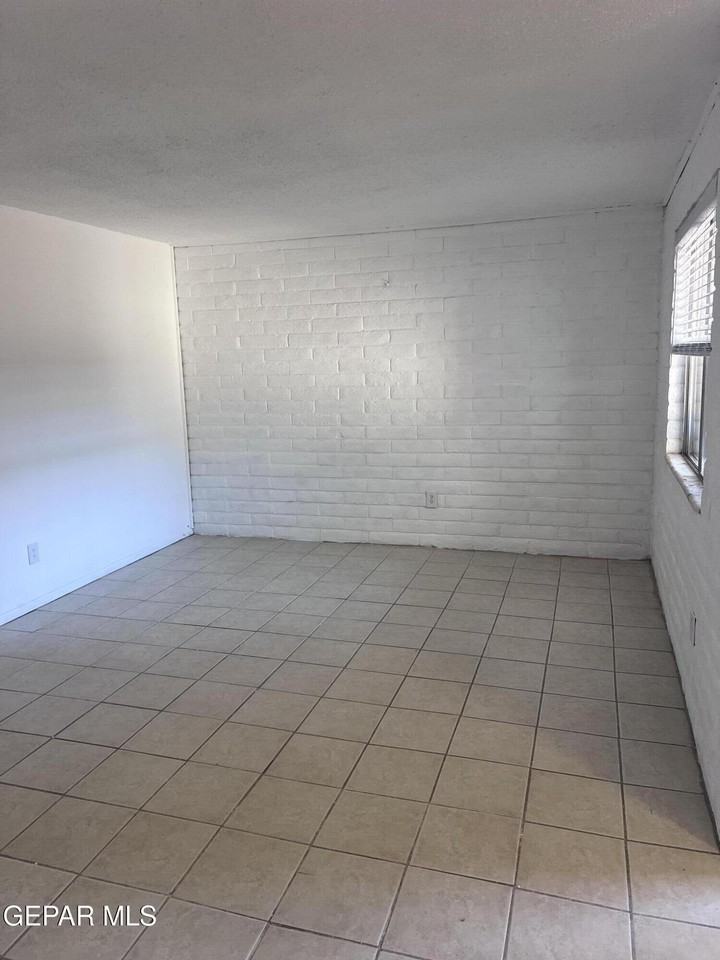 11244 Wharf Cove Dr Unit B #B - Photo 4 of 18