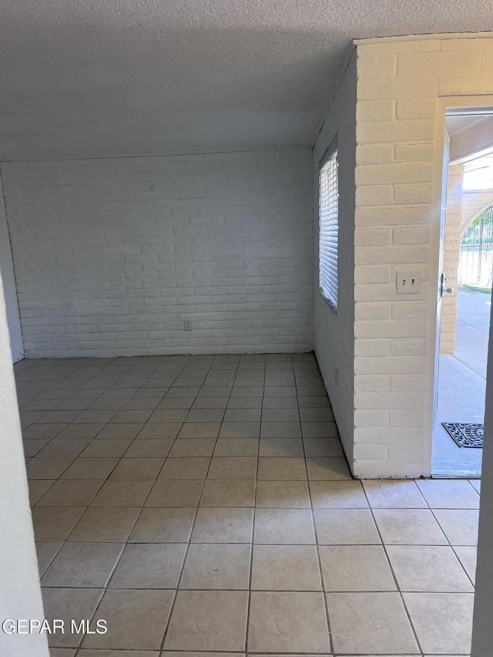 11244 Wharf Cove Dr Unit B #B - Photo 5 of 18