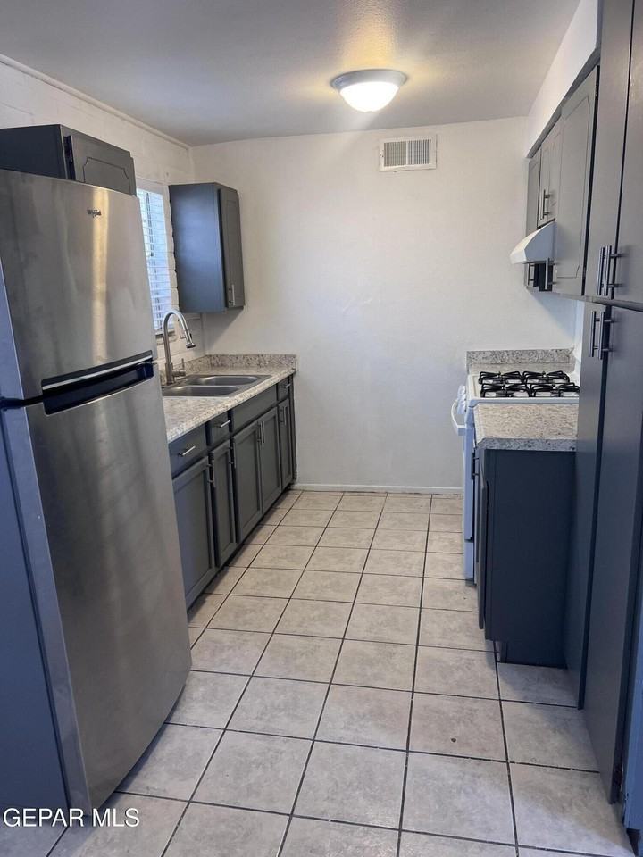 11244 Wharf Cove Dr Unit B #B - Photo 7 of 18