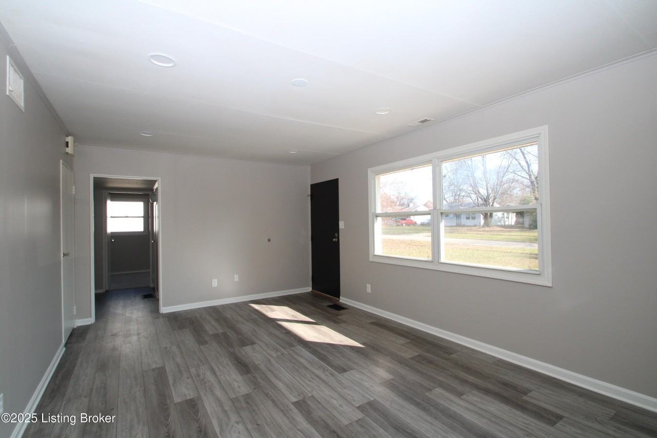 226 Flamingo Dr - Photo 2 of 16