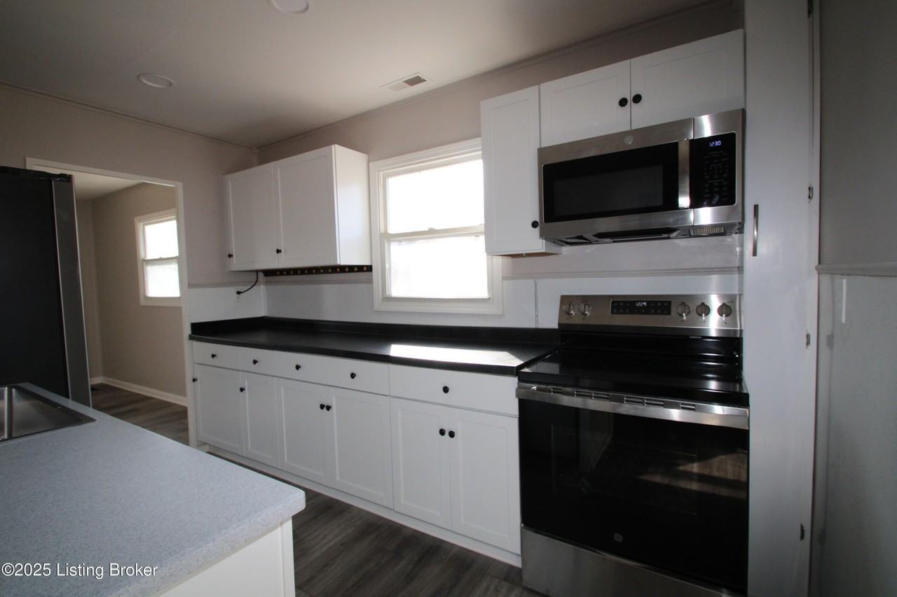 226 Flamingo Dr - Photo 5 of 16