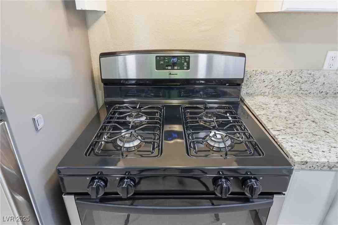 4039 Village Square - Photo 7 of 46