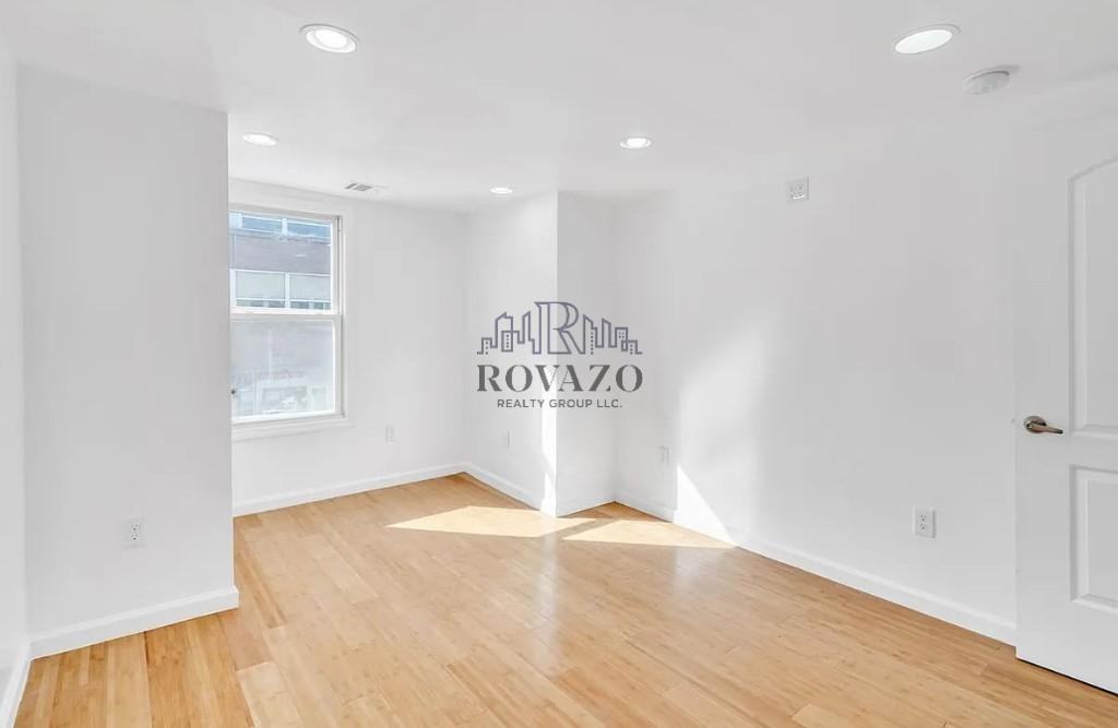 162 University Ave #3 - Photo 4 of 5