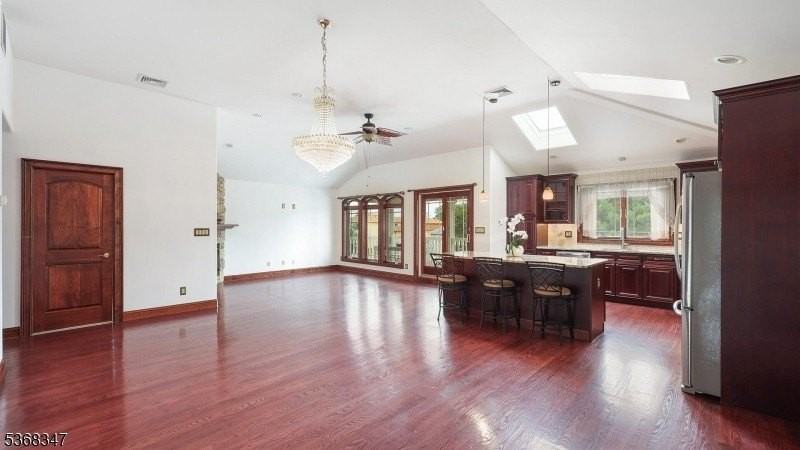 249251 Sanford Ave - Photo 5 of 17