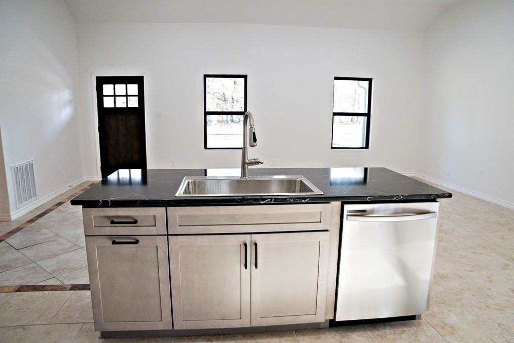 3388 Bandera St - Photo 6 of 17