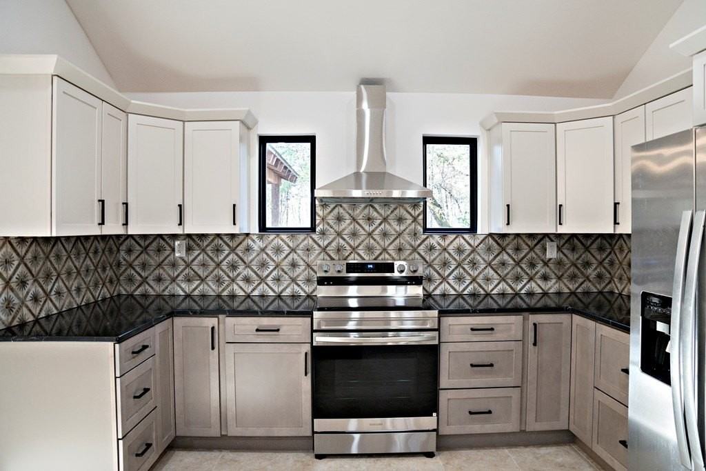 3388 Bandera St - Photo 7 of 17