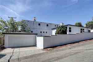 featured image of 3010 Laurel Avenue