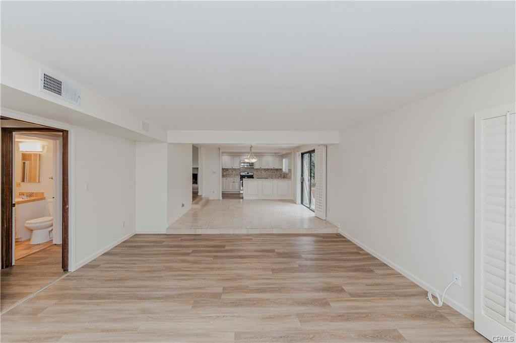 1113 Steinhart Ave - Photo 2 of 8