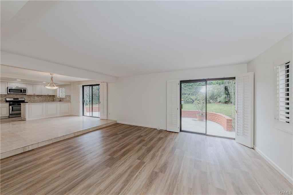 1113 Steinhart Ave - Photo 3 of 8