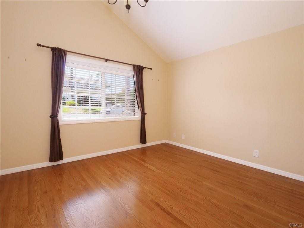 241 Paseo De Granada - Photo 3 of 8