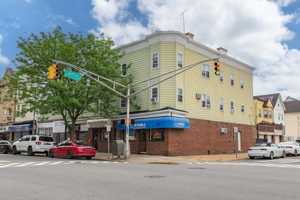 featured image of 910-912 Broadway #3