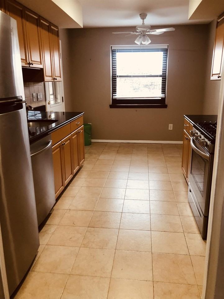 4 Green Valley Ct #4 - Photo 4 of 10