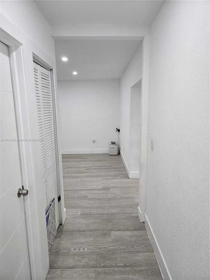 1420 Nw 116th St - Photo 4 of 8