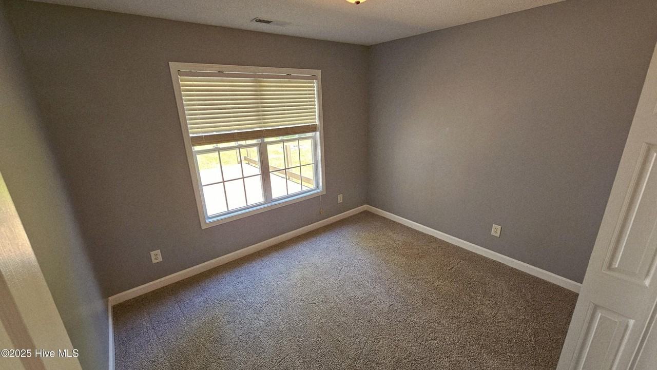 127 Whiteleaf Drive - Photo 4 of 27