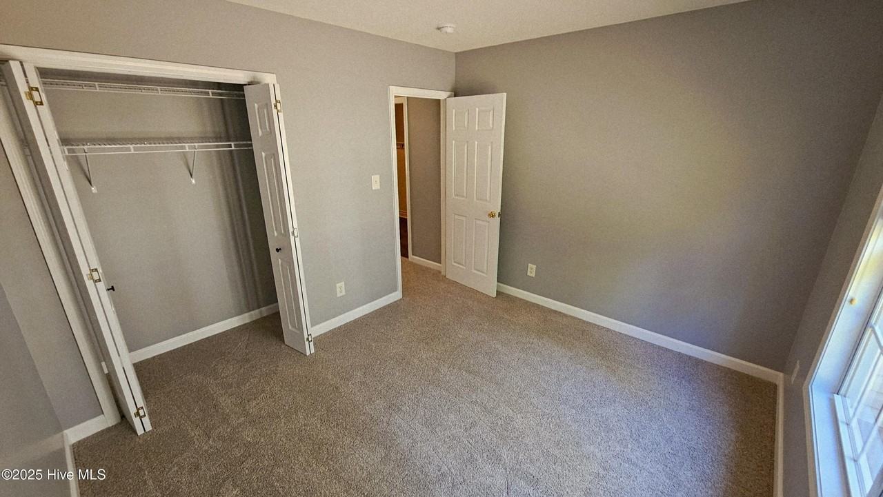 127 Whiteleaf Drive - Photo 5 of 27