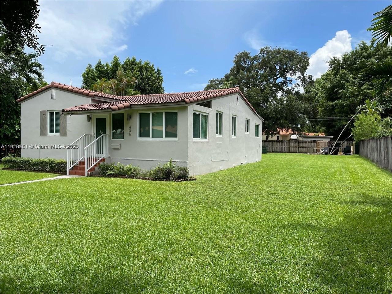 436 Lark Ave - Photo 2 of 8