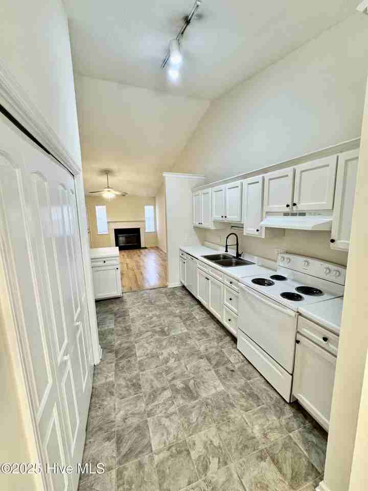 1701 Tollie Ct Unit B #B - Photo 2 of 11