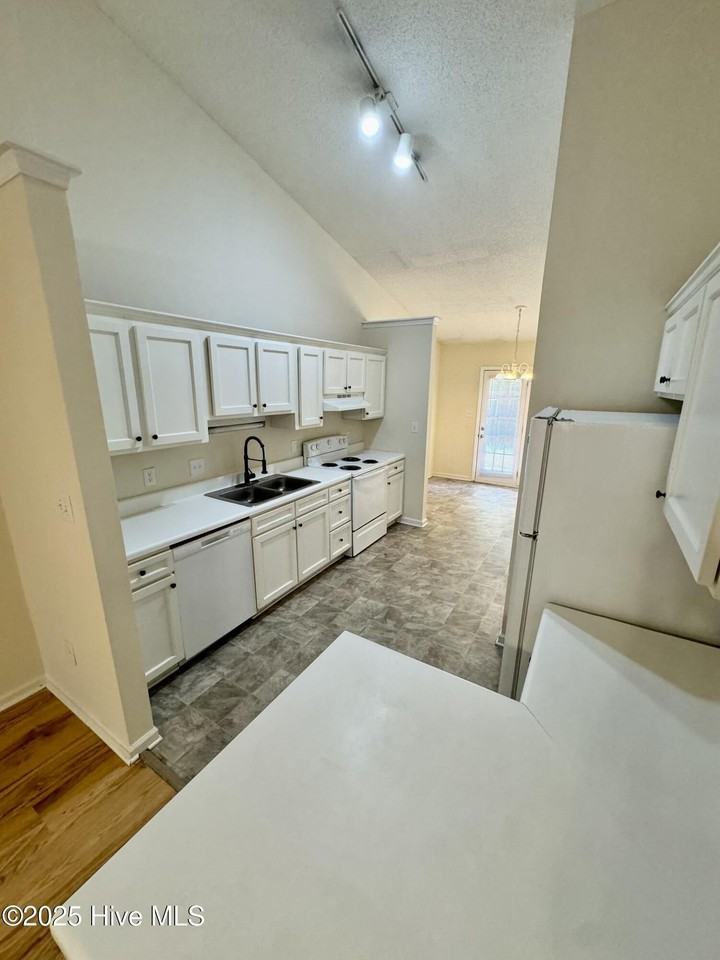 1701 Tollie Ct Unit B #B - Photo 4 of 11