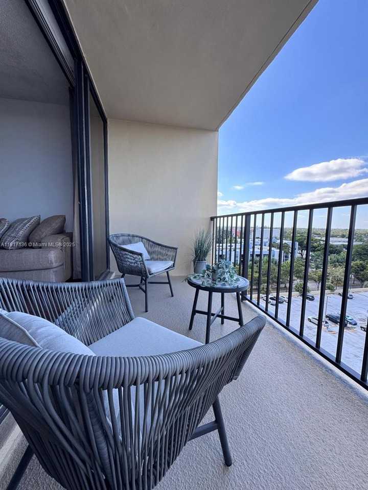 1470 Ne 123rd St - Photo 3 of 8