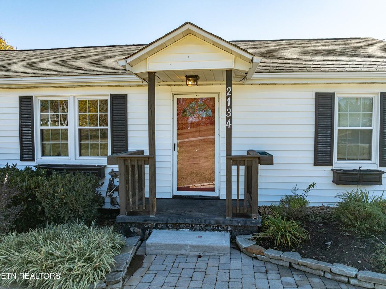 2134 Cochran Rd - Photo 4 of 50