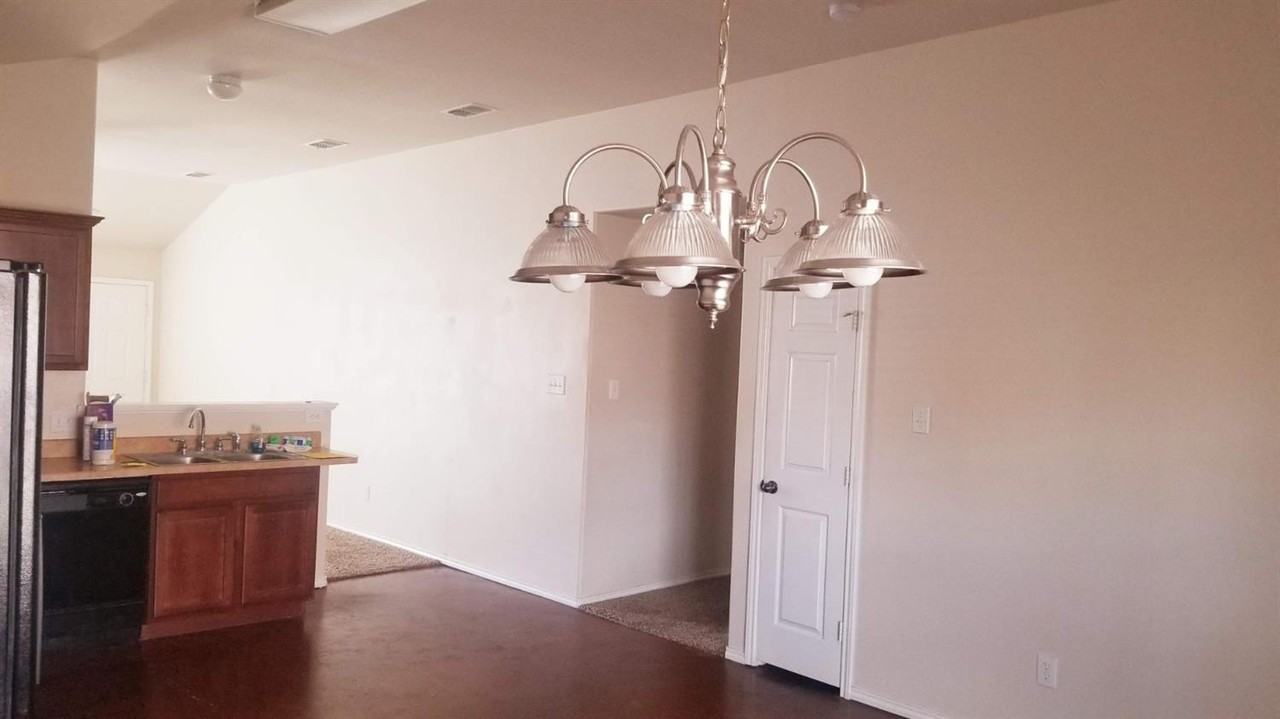 6706 84th St - Photo 5 of 12