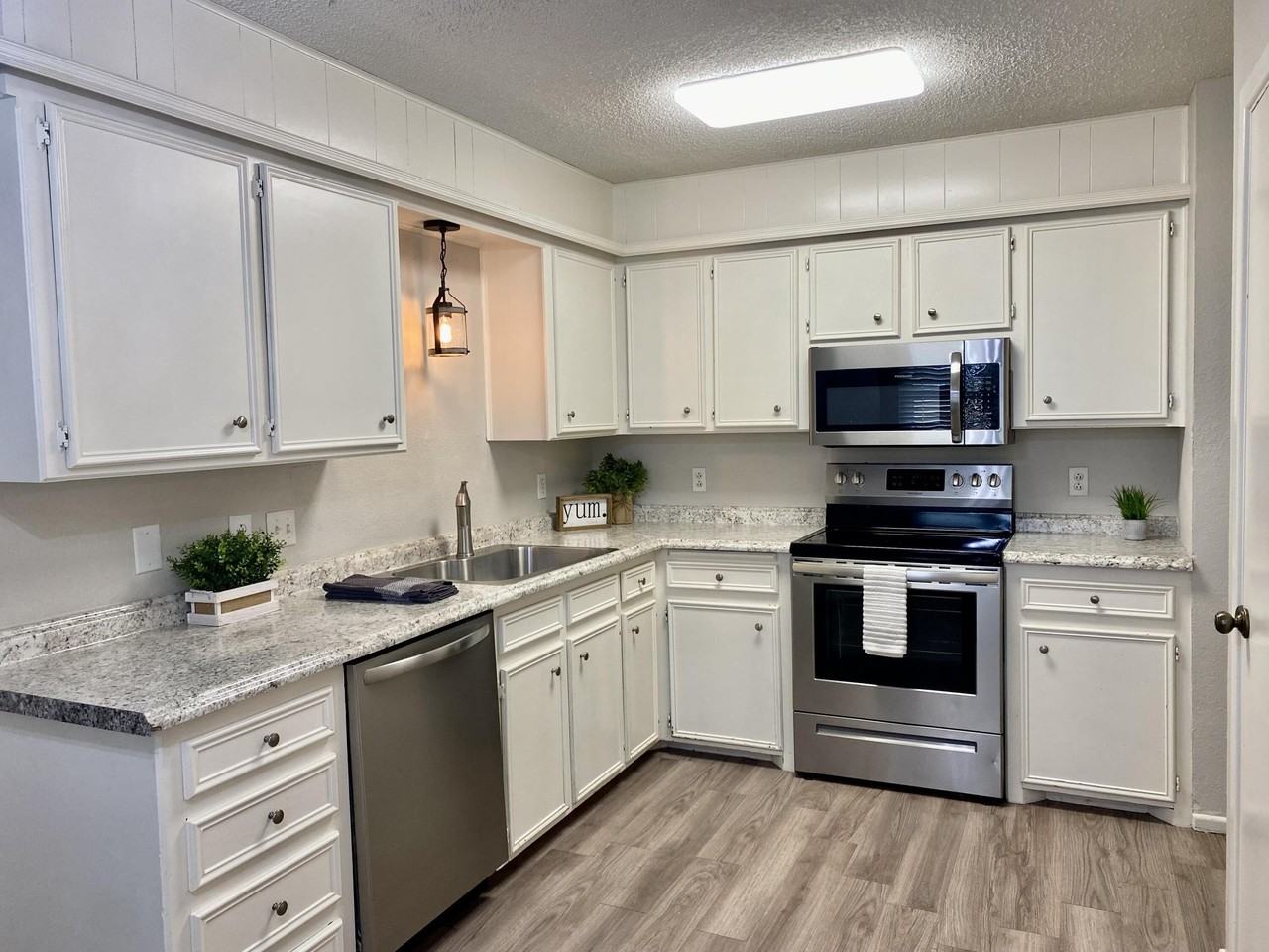 5539 Auburn St - Photo 6 of 16