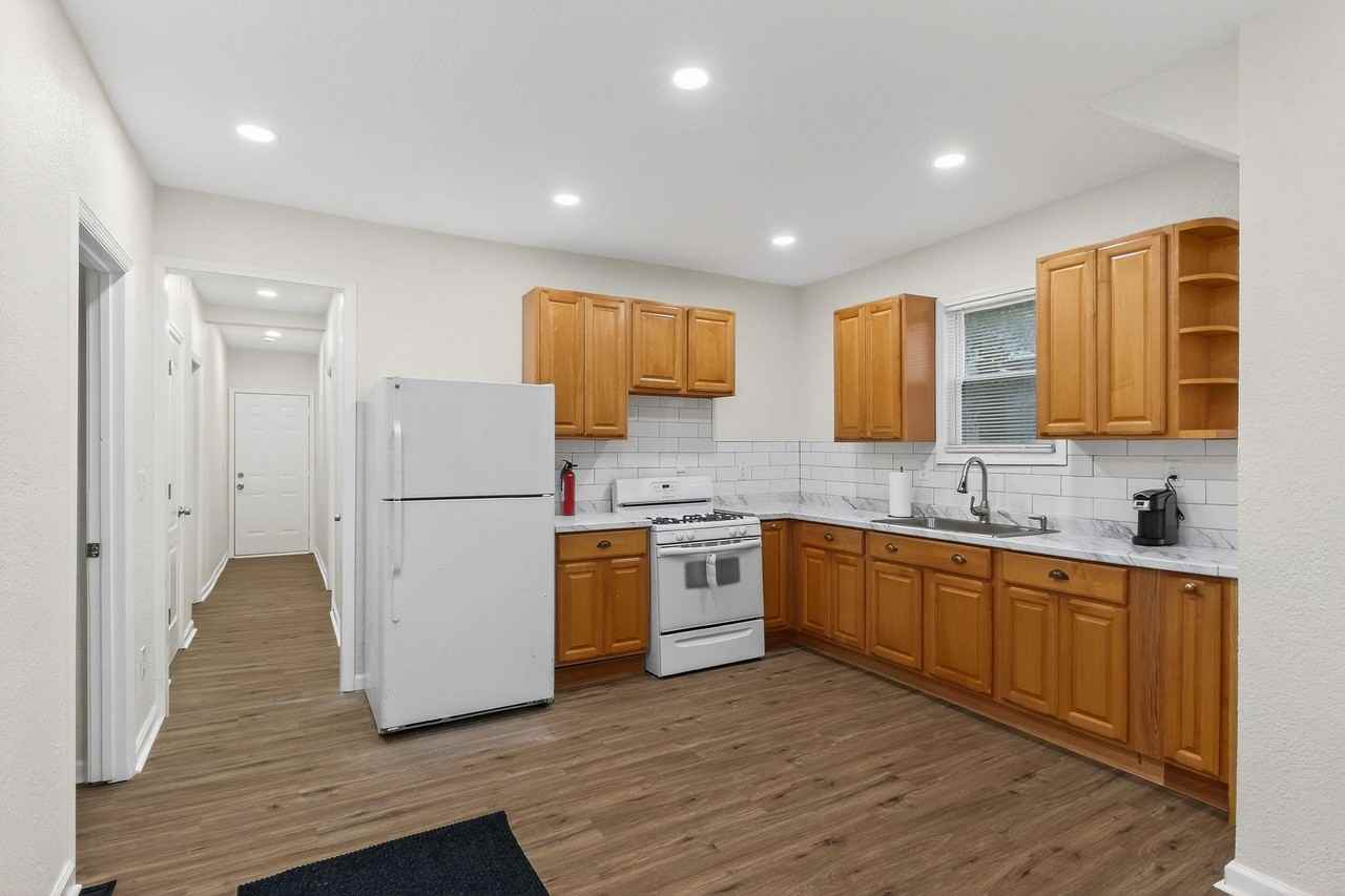 Charlotte St - Photo 3 of 8