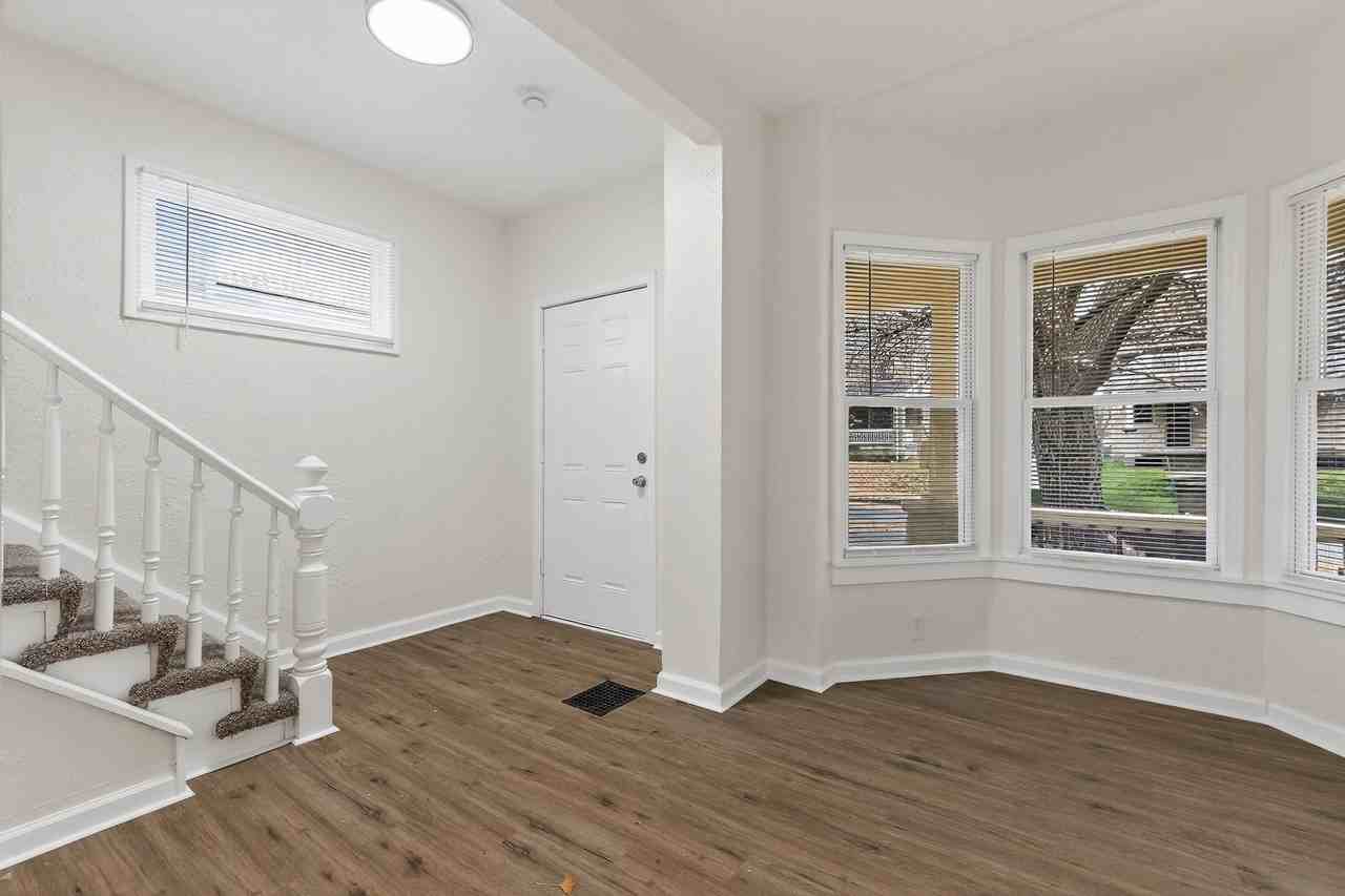 Charlotte St - Photo 4 of 8