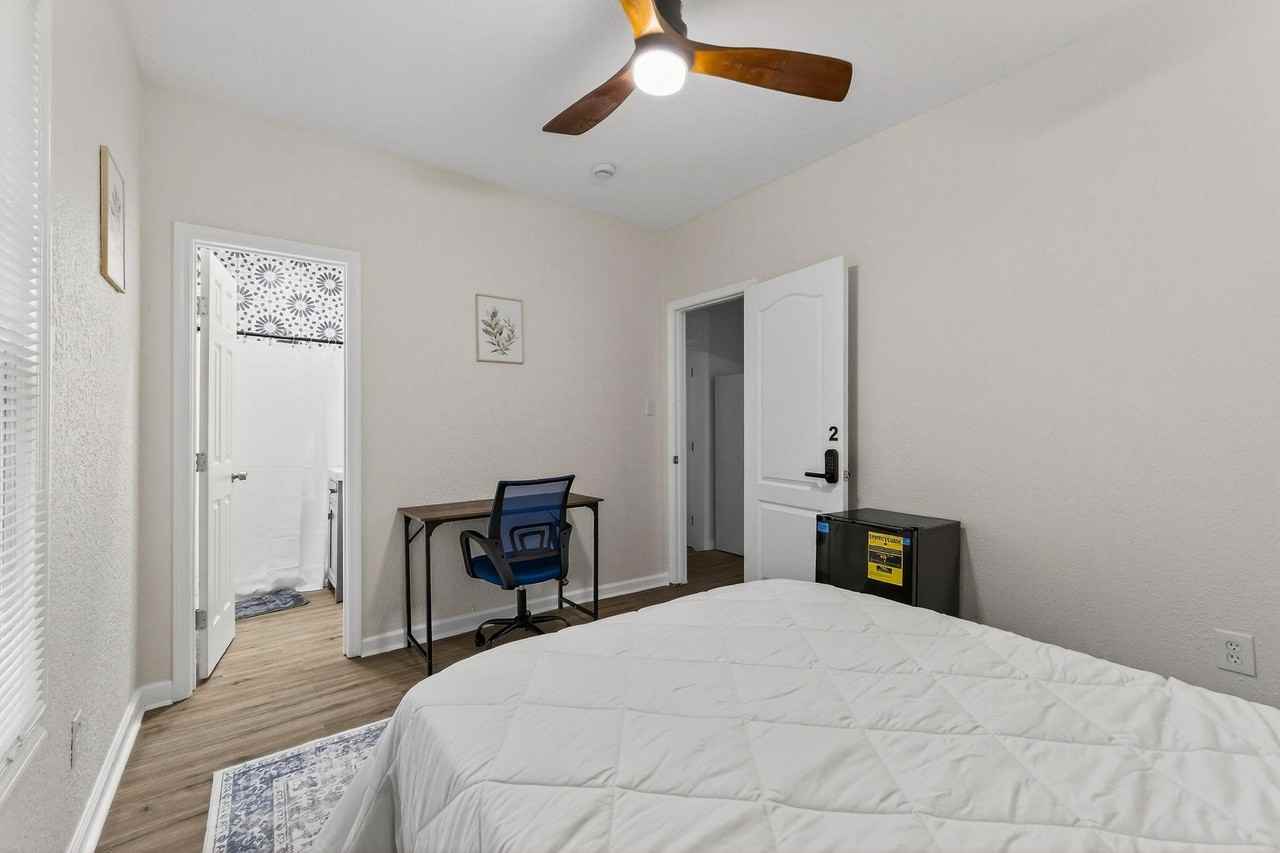 Charlotte St - Photo 6 of 8