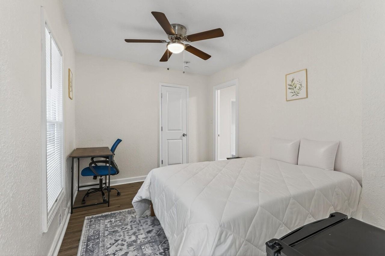 Charlotte St - Photo 6 of 8