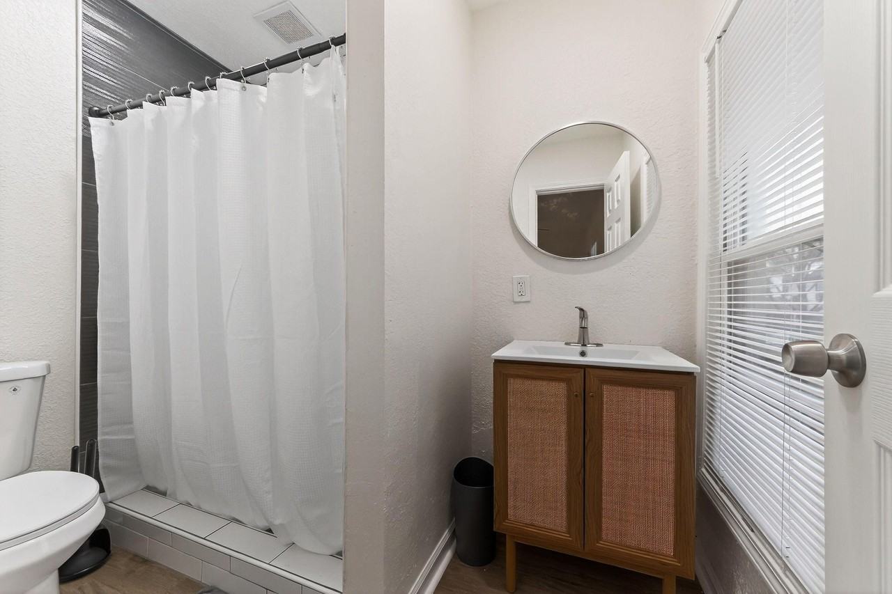 Charlotte St - Photo 7 of 8