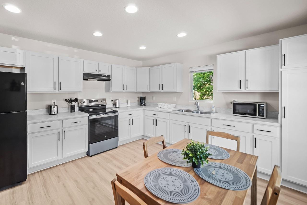 W 16th St - Photo 2 of 13