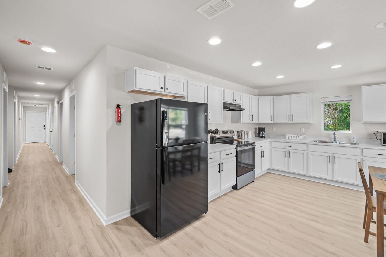 W 16th St - Photo 4 of 13