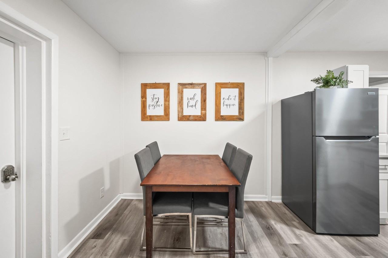 Lexington Ave - Photo 2 of 19