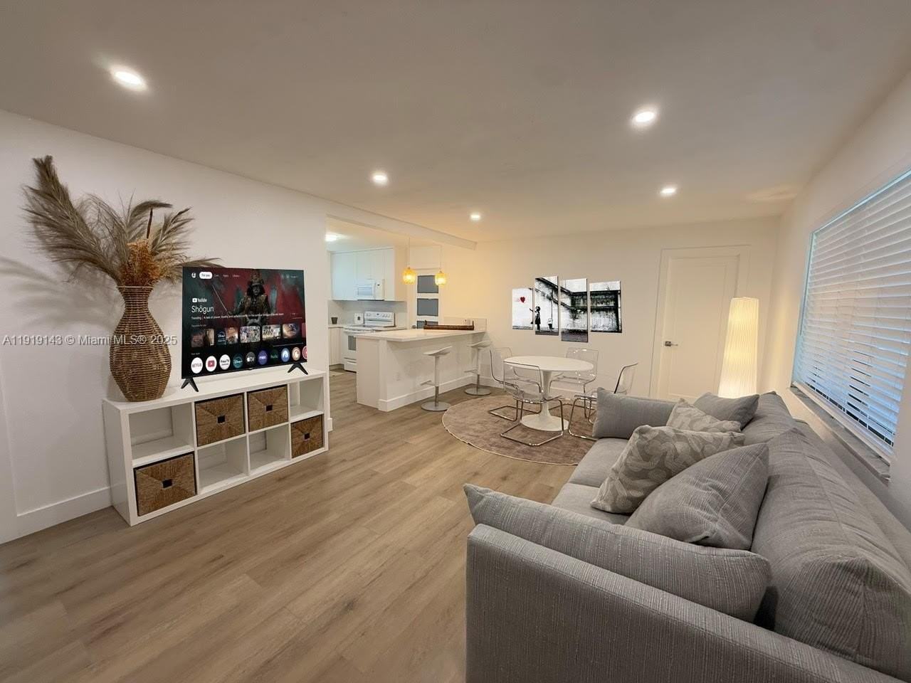 6250 Sw 58th Pl #1 - Photo 3 of 13