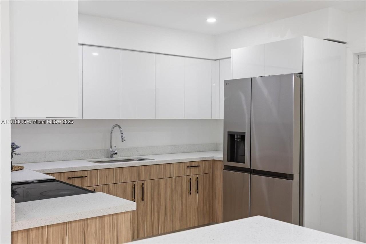 72 Ne 186th Ter #72 - Photo 3 of 15