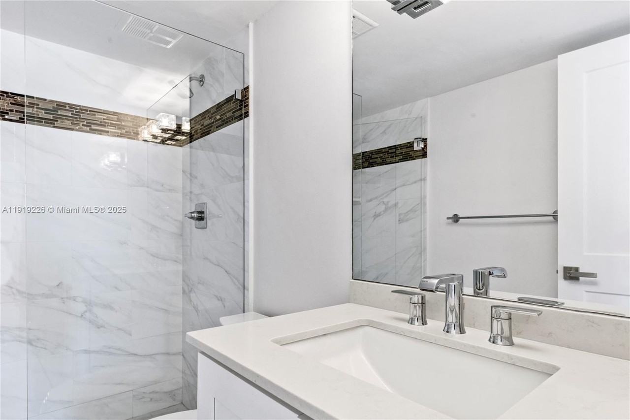 3642 Ne 171st St #405 - Photo 6 of 38