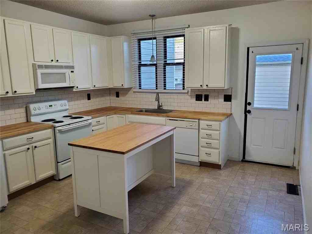 3256 Domain St - Photo 2 of 17