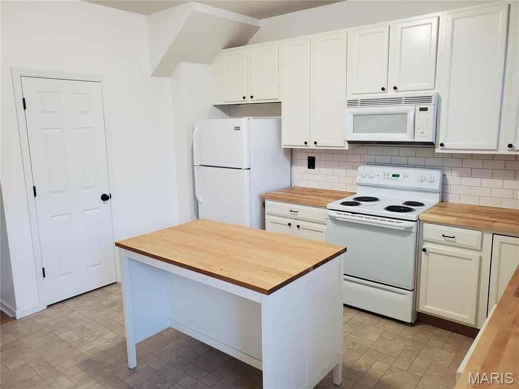 3256 Domain St - Photo 3 of 17