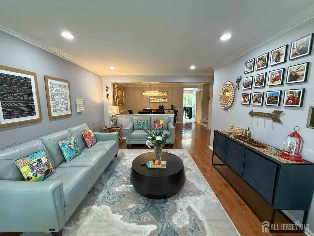 37 Dorchester Dr - Photo 3 of 46