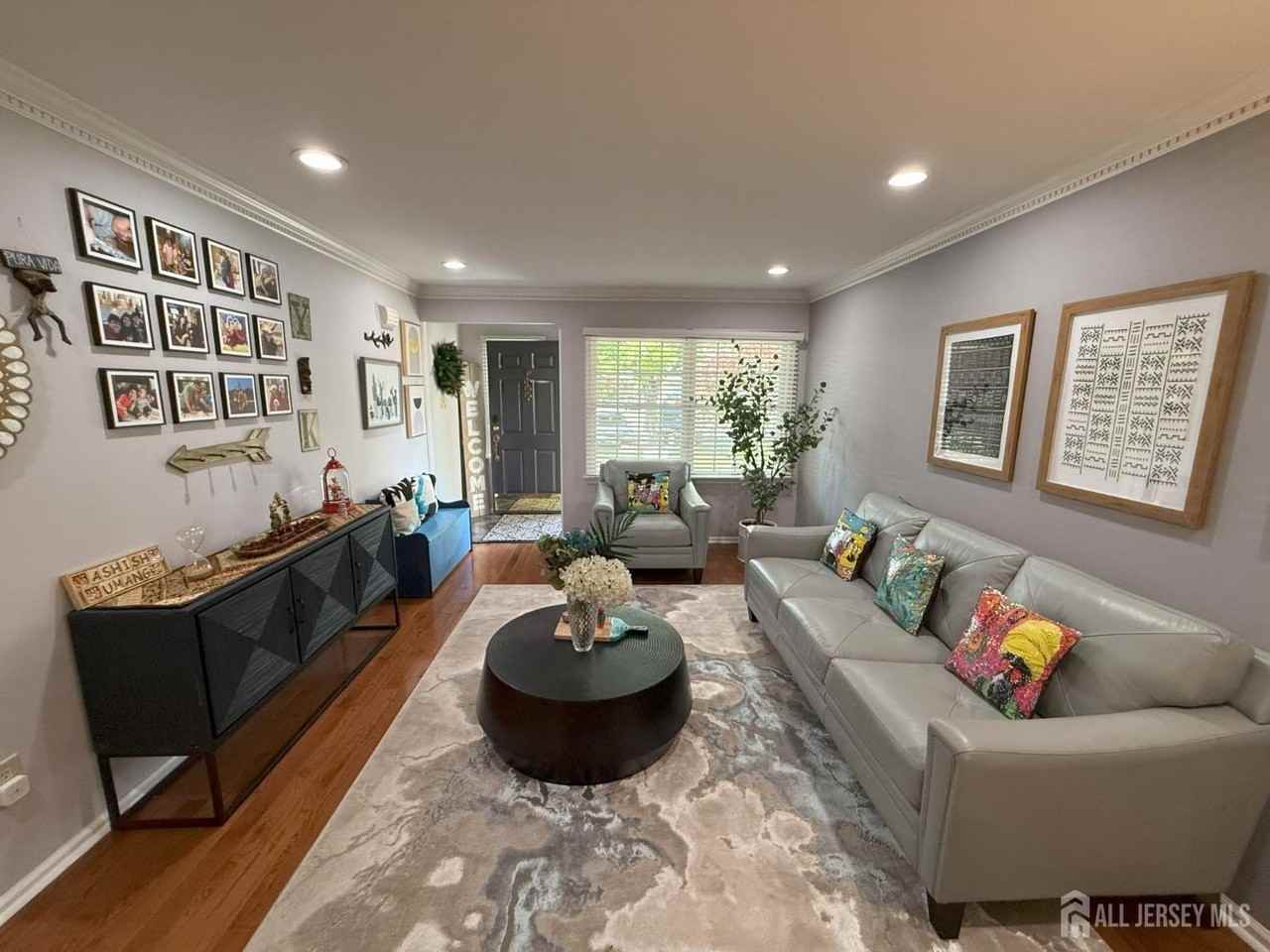 37 Dorchester Dr - Photo 4 of 46