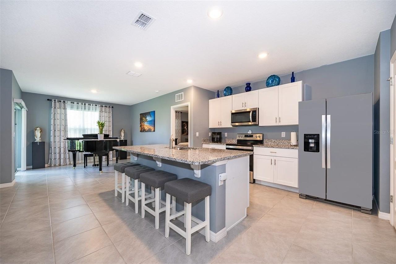 531 Emily Glen St - Photo 4 of 26