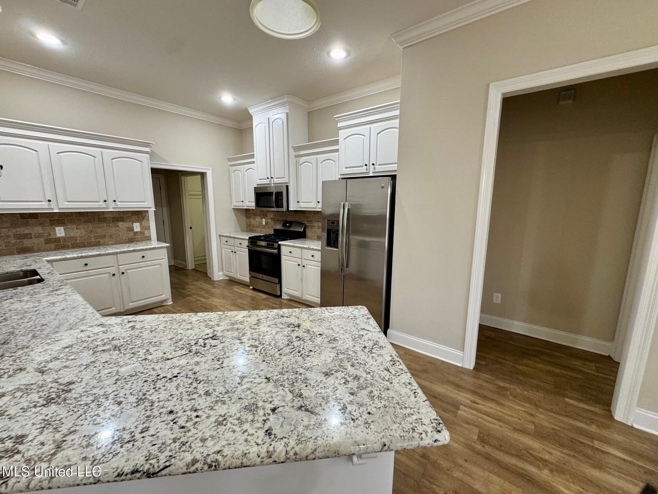 245 Cooper Ln - Photo 7 of 21