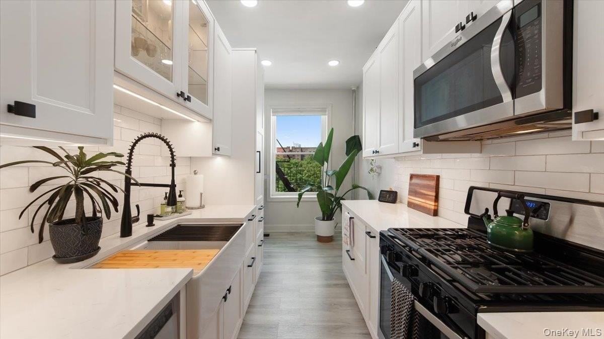 2081 Cruger Ave Apt 4n #4N - Photo 5 of 11