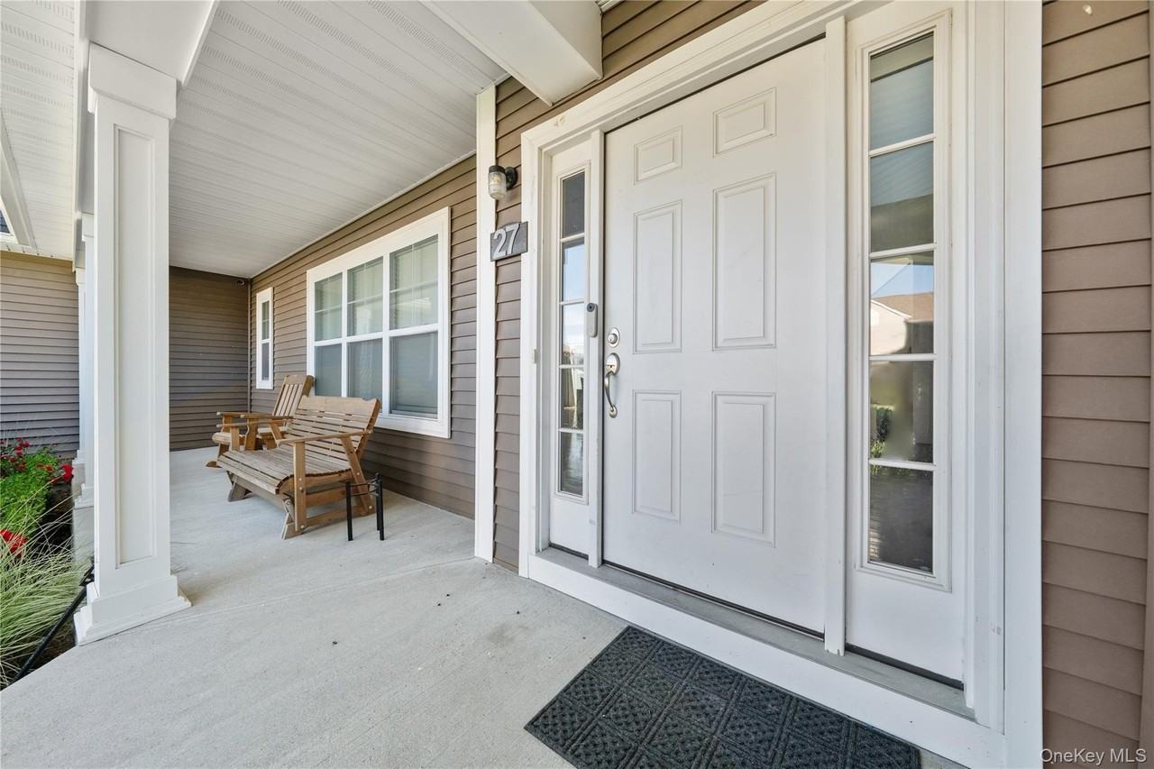 27 Lilac Ln - Photo 3 of 29