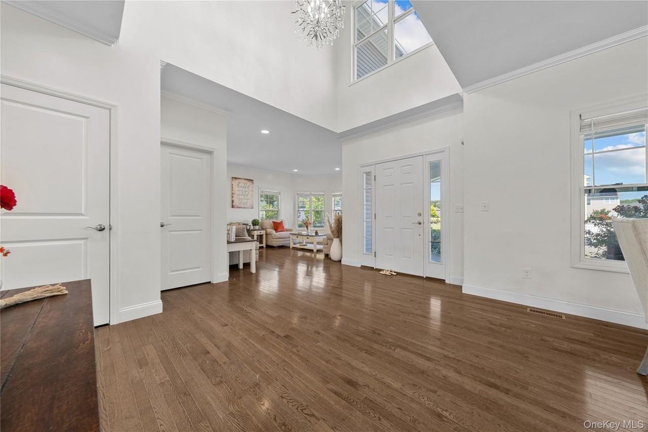 27 Lilac Ln - Photo 4 of 29