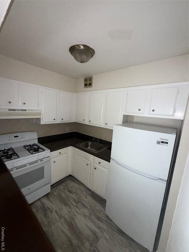 251 Woodland Ave - Photo 2 of 7